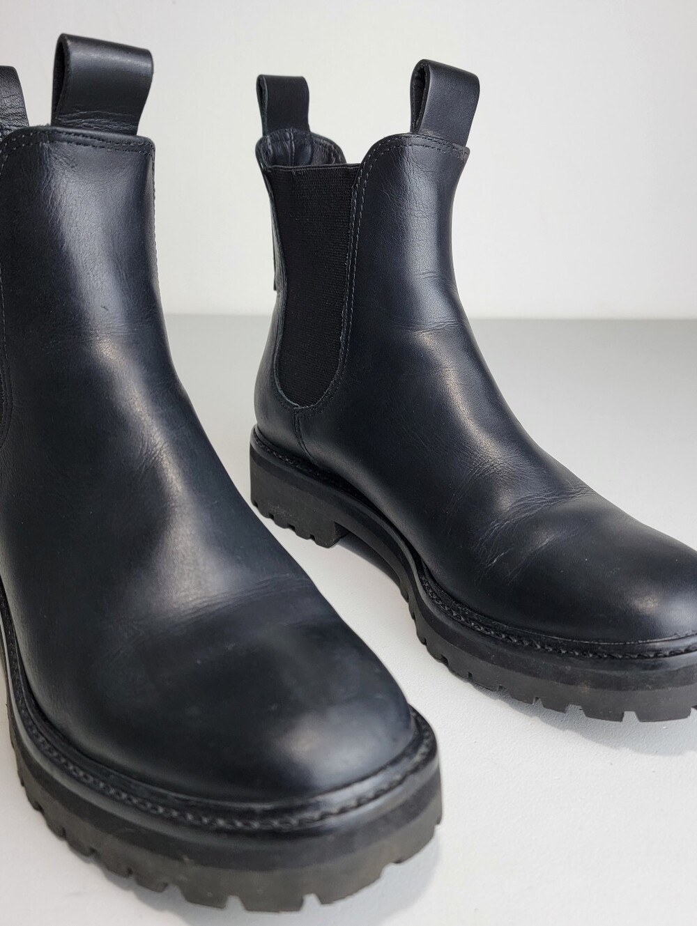 Everlane "The Lug" Sole Chelsea Boots Size 8 Black Leather Ankle Booties 90s Y2K - Picture 3 of 16